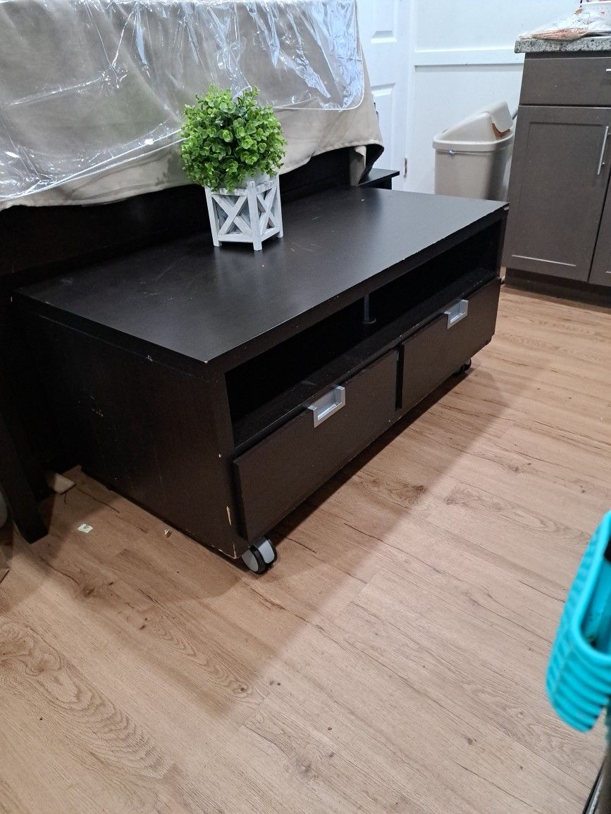 TV. Table With Wheel