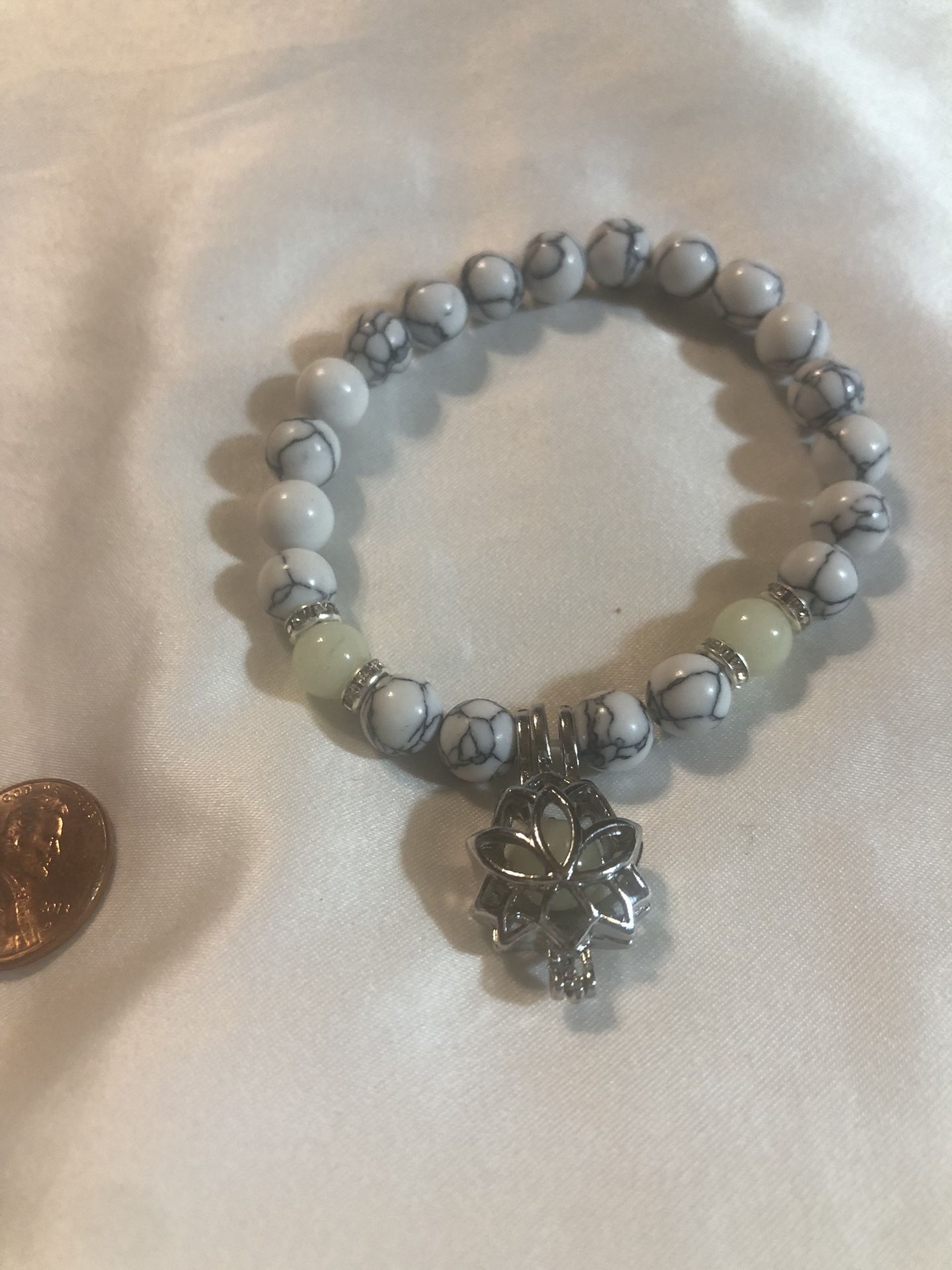 Crystal Howlite Stretchy Bracelet With Charm