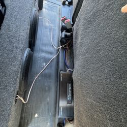 Two 1000 W Amps 2 - 12”Inch Low Pro Subwoofers In Box