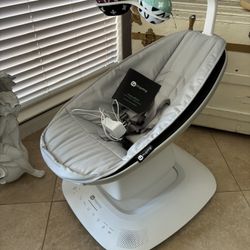 New! Baby Swing MamaRoo 4moms