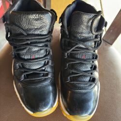 Size 10.5 - Jordan 11 Black