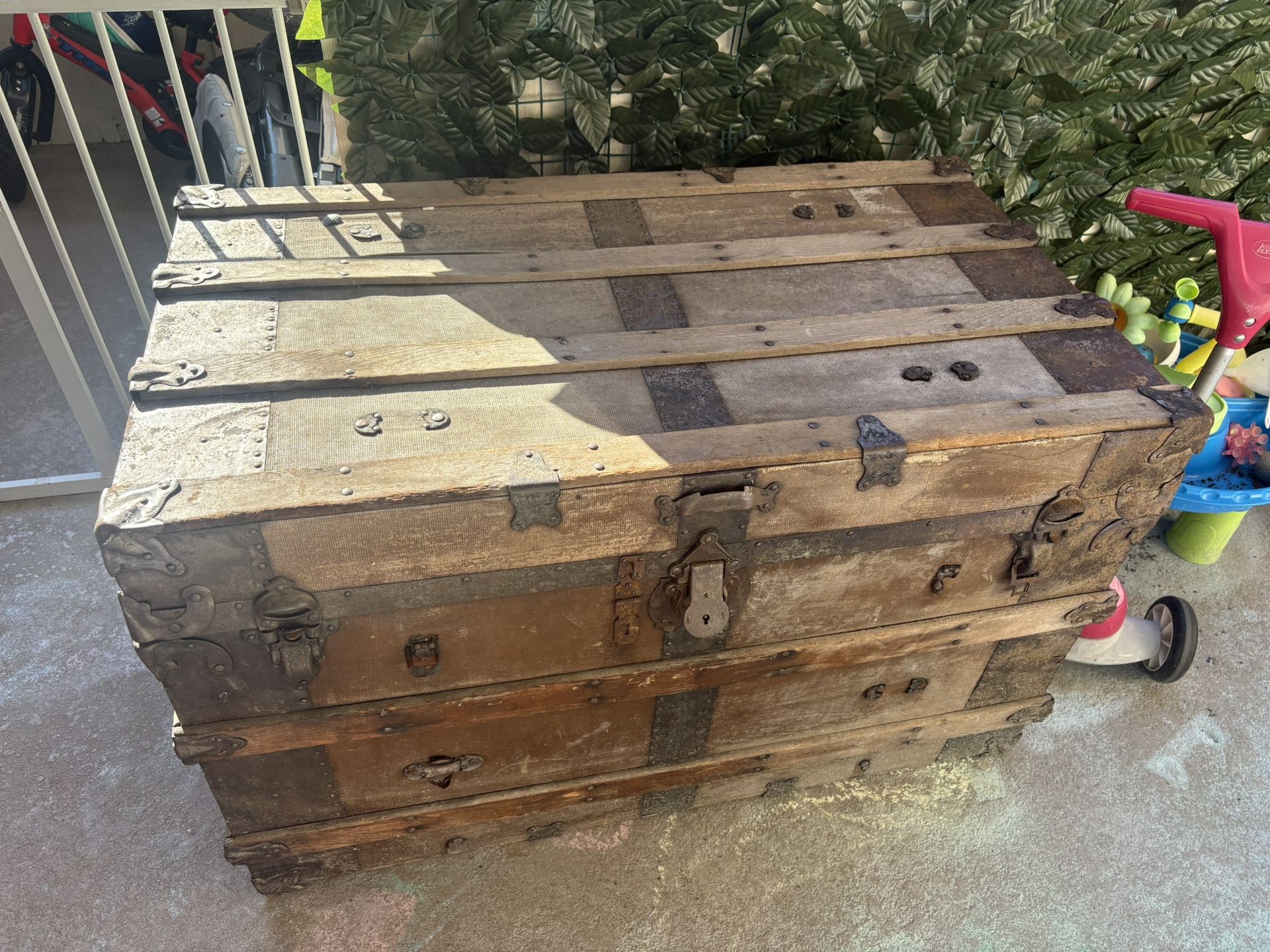 Free steamer trunk