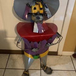 Metal Mariachi 34” Decor