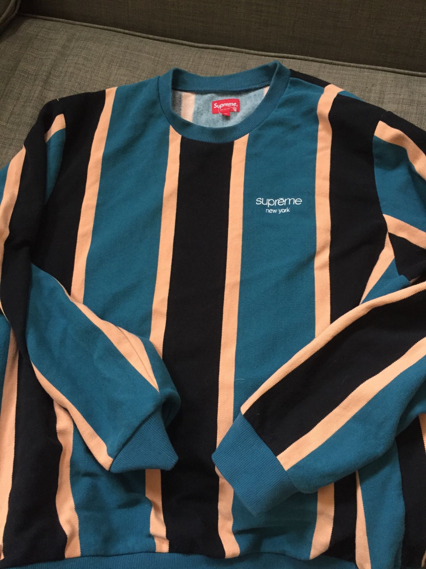 Supreme Sweatshirt size XL for Sale in Los Angeles, CA - OfferUp