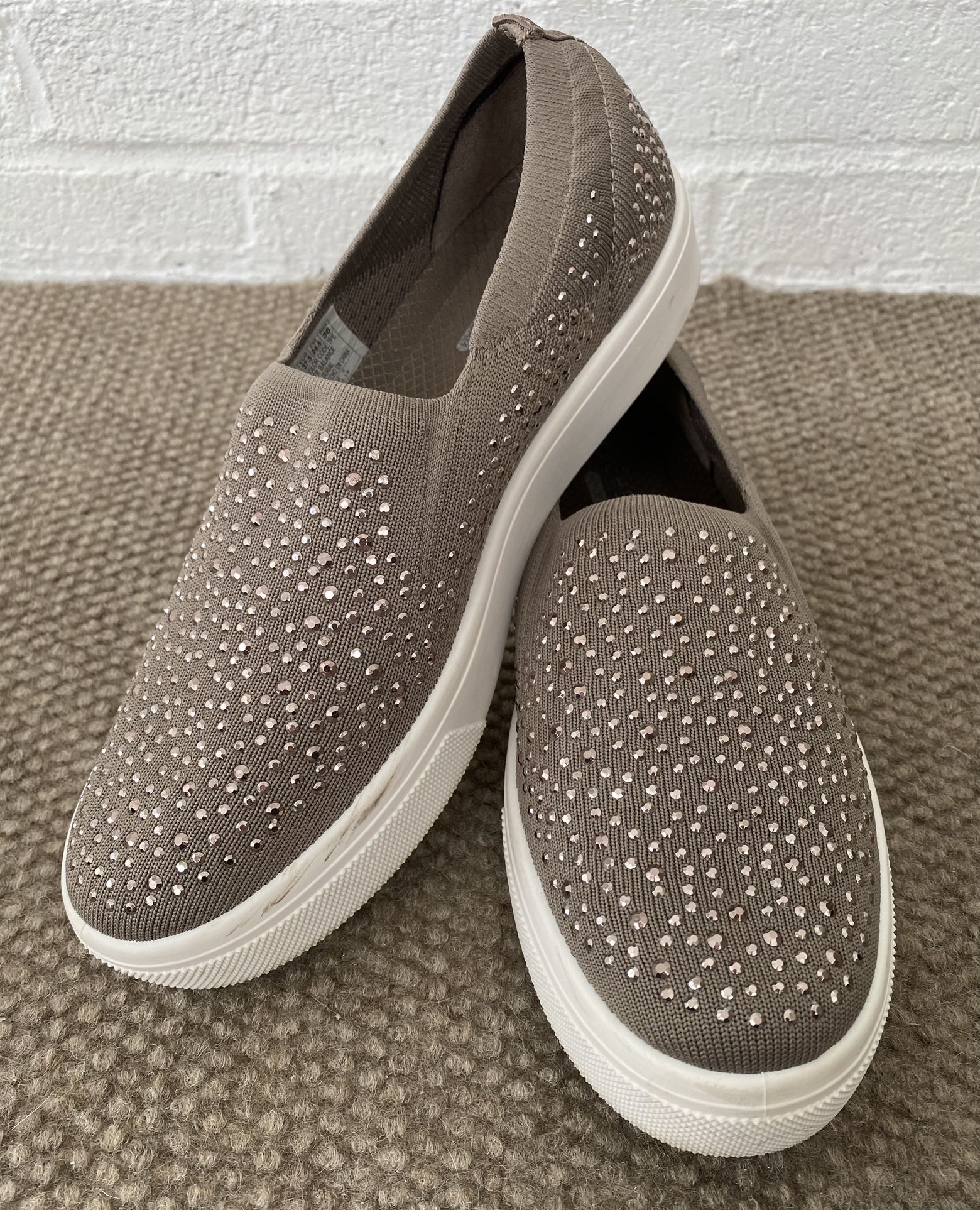 Skechers Street Poppy Studded Slip-On Sneakers Size 7.5