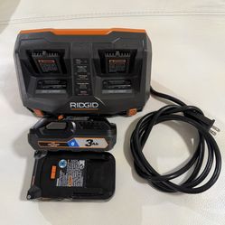 RIDGID  Cargador Con 2 Baterías 