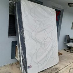 NEW QUEEN-SIZE MATTRESS AND BOX SPRING - 2PC