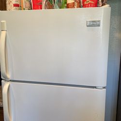 Frigidaire 18.3 Cubic Feet White Refrigerator 