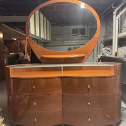 Dresser w/ mirror