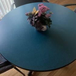 Cafe Bistro Round Table With  Matching Chairs   Easy Waltham Pick Up!