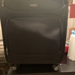 25.5” X 18.75” X 11.5” Samsonite Brand Black Luggage With Wheels 