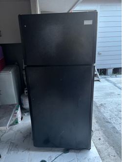 Refrigerator FRIGIDAIRE woks good