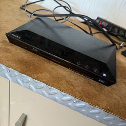 Sony BDP-S1100 Blu Ray Player on great shape! 