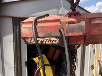 Dayton Electric Hoist 500lbs