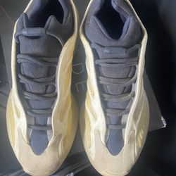 Yeezy 700V3