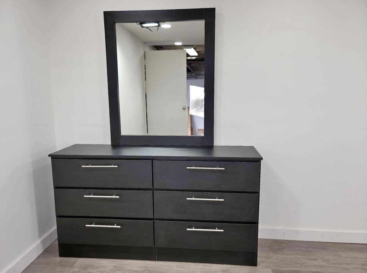 Dresser Whit Mirror - Cómoda Con Espejo