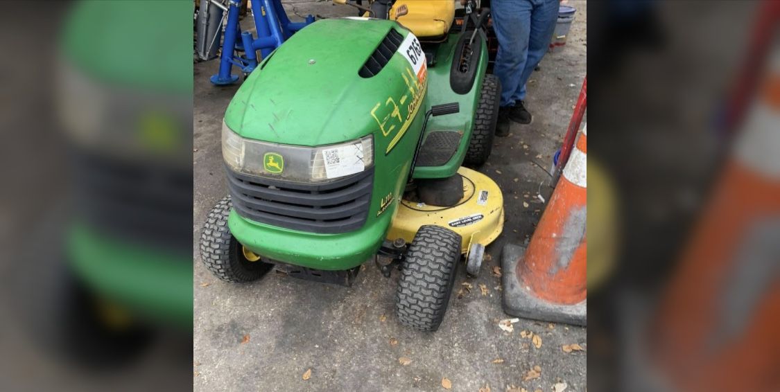 John Deer Lawn Mower