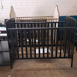 NEW 3 IN 1 CONVERTIBLE CRIB WITH CHANGING TABLE BLACK COLOR SEE PICTURES FOR DIMENSIONS 