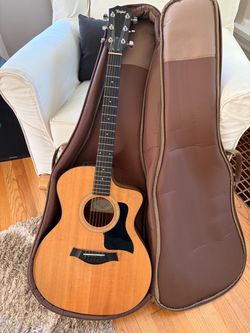 Acoustic guitar Taylor 114ce