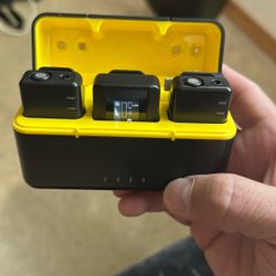 Neewer CM28 Wireless Mic. 
