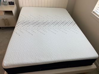 Like New Nectar Premier Memory Foam Queen Mattress
