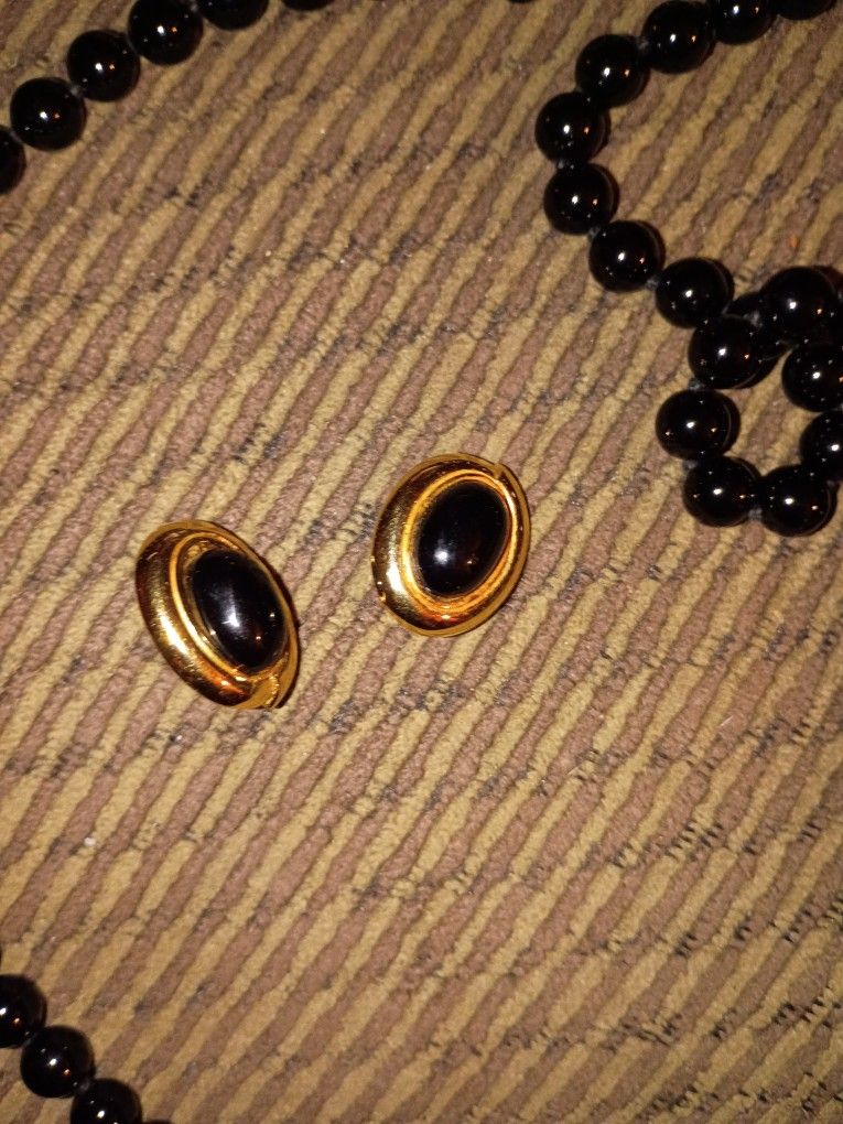 Real Black Pearl Necklace And Matching 18k Pearl Earrings