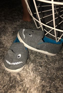 Baby shark shoes size 6T toddler/baby