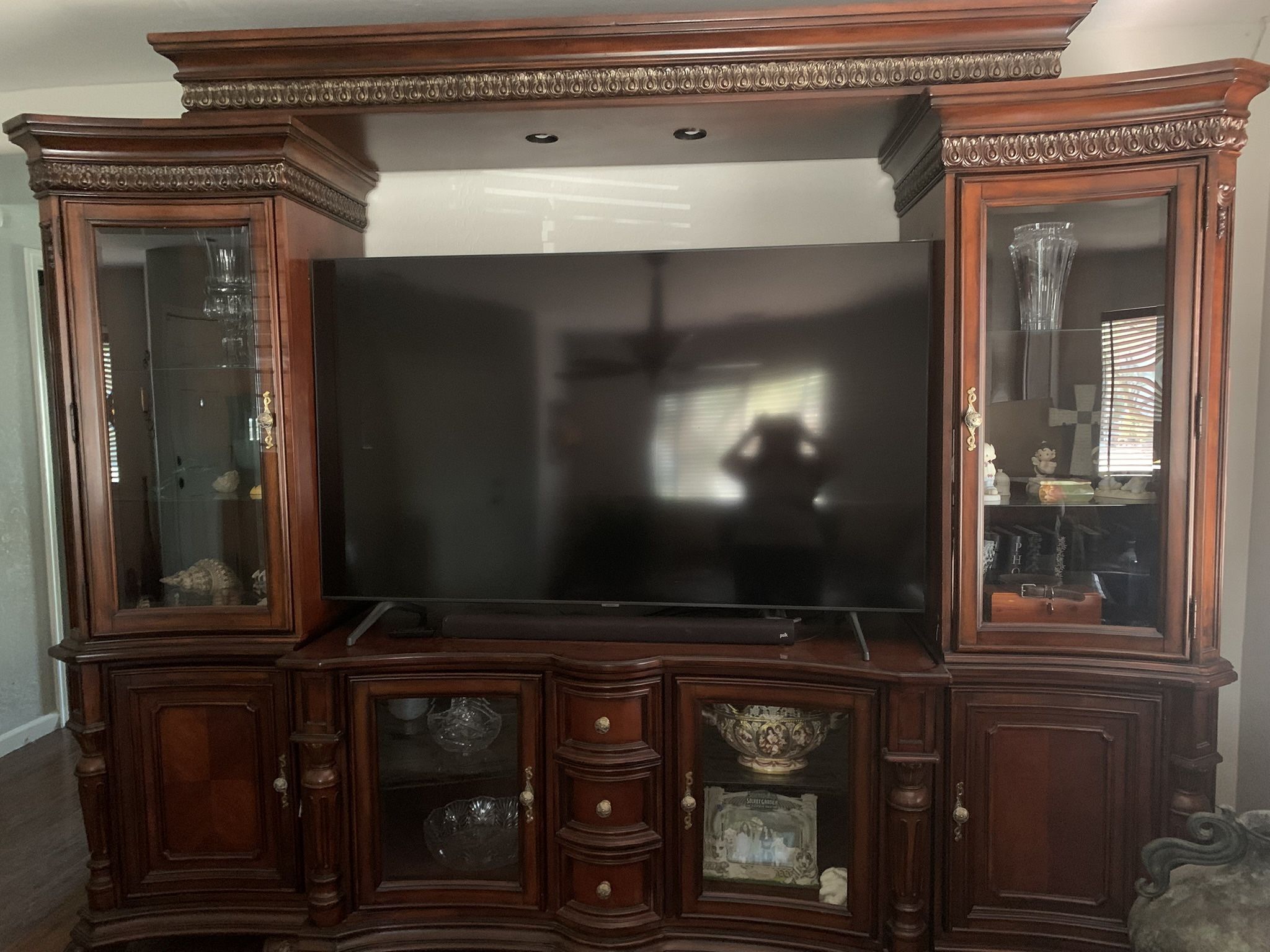 Entertainment center