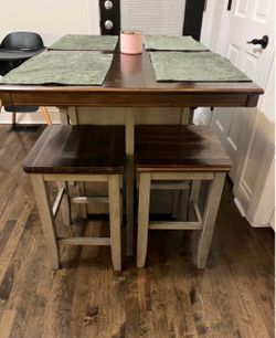 Counter height table w stools