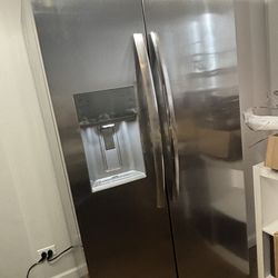 Frigidaire Gallery Counter-Depth  Ice/Water Dispensing Side by Side Refrigerator