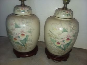 2 matching Asian style table lamps