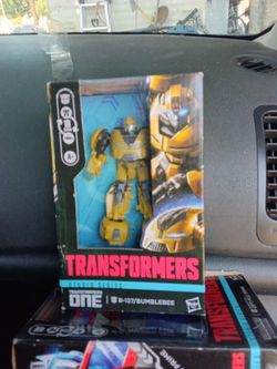 Transformer bumblebee studio series