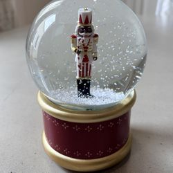 Snow Globe 