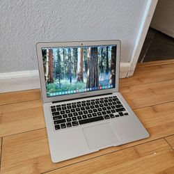 Macbook air 13 in i7 8gb ram 256gb ssd, Adobe, ms office, charger final cut logic or best offer