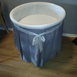 Badger round bassinet....no top canopy! new...never used...