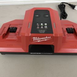 Milwaukee M18 18V Lithium-Ion Dual Bay Super Battery Charger.  Brand NEW .
