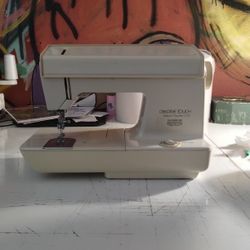 Singer Creative Touch Sewing Machine 