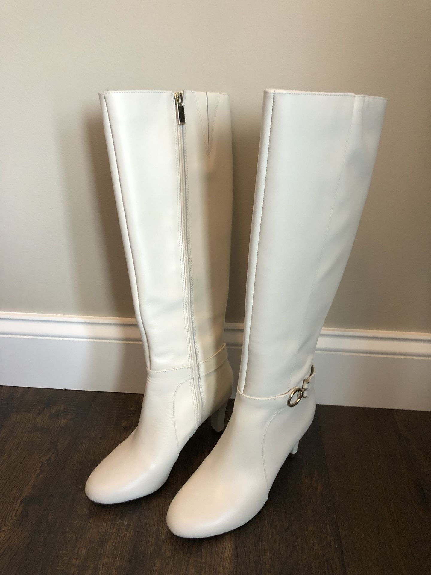 REDUCED New White Leather Boots Sz 7