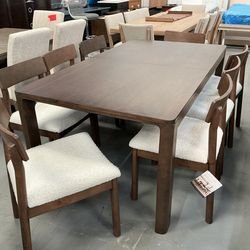 Dining table set