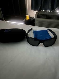 Oakley matte black fuel cell grey polarized lenses