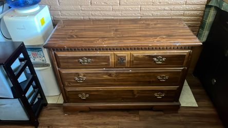 Very nice wood dresser chest of drawers 44” wide x 31” high x 18” deep
