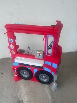 Food truck kitchen play