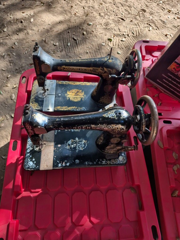 Antique Singer Sowing Machine