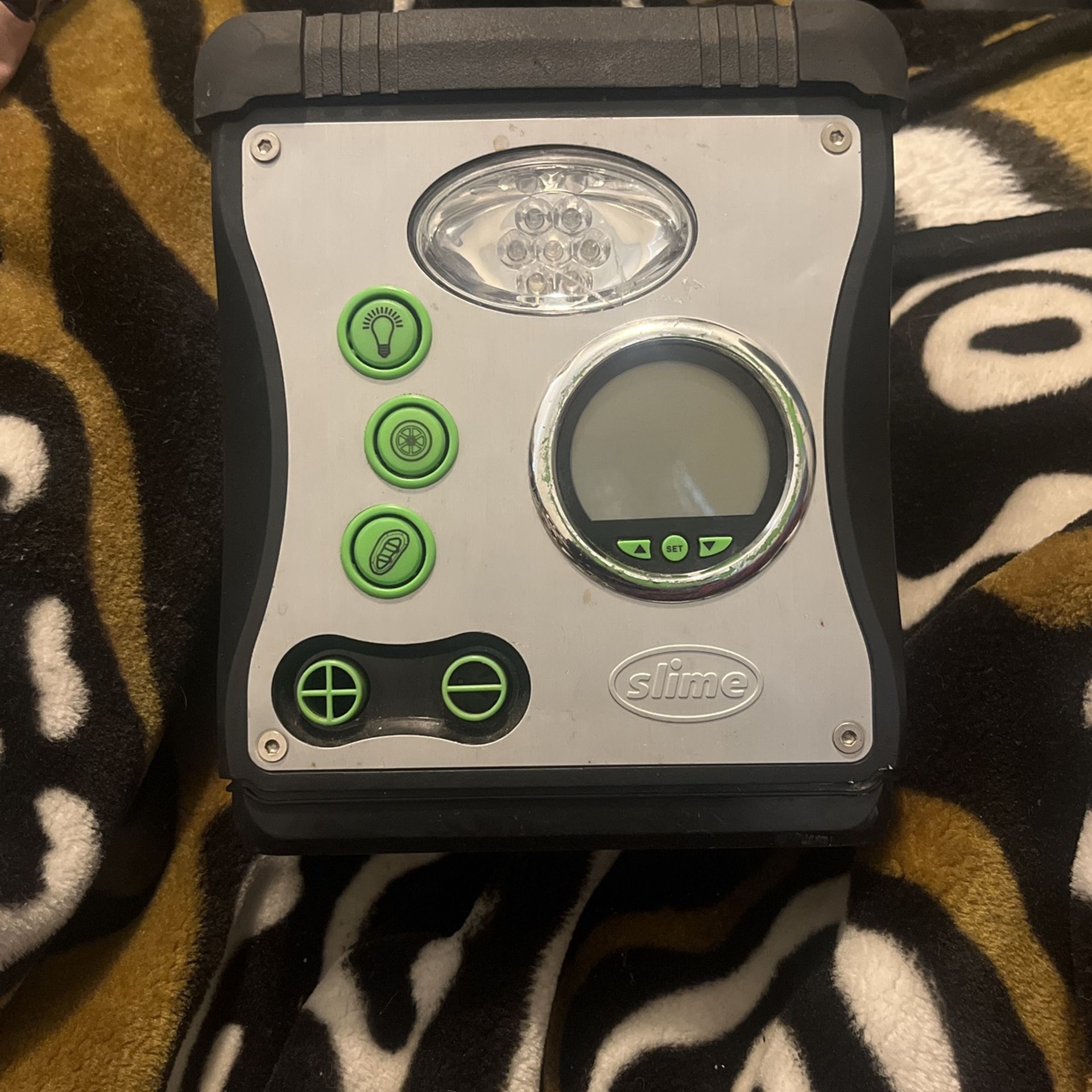 Electric Car Pump Very Good Plugged Into Cigar Lighter