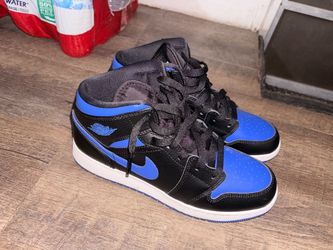 Air Jordan 1 Mid Black Hyper Royal Size 7Y / Women’s 8.5