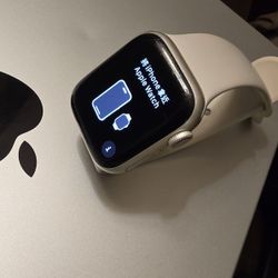 Apple Watch Series 8 (Cellular +Gps) 41mm with a Starlight Aluminum Case With Starlight Band