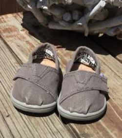 Toms infant ash canvas