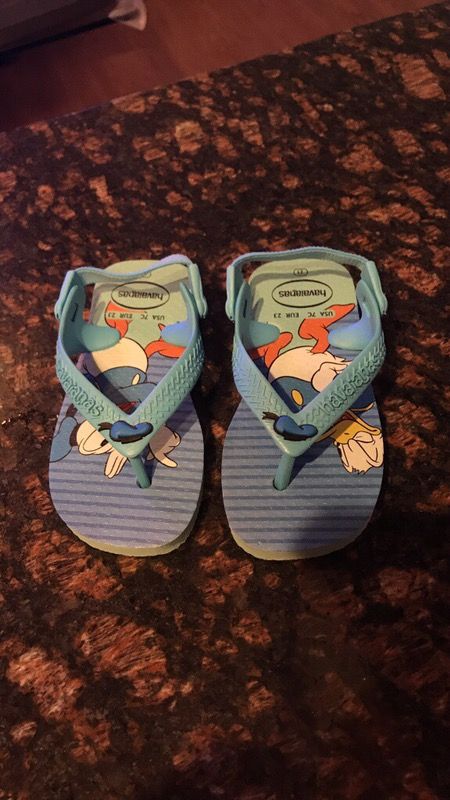 Brand new toddler havaianas size 7