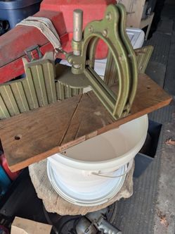 Vintage saw guide