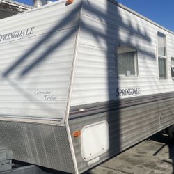 2006 Keystone Springdale 27’ Travel Trailer